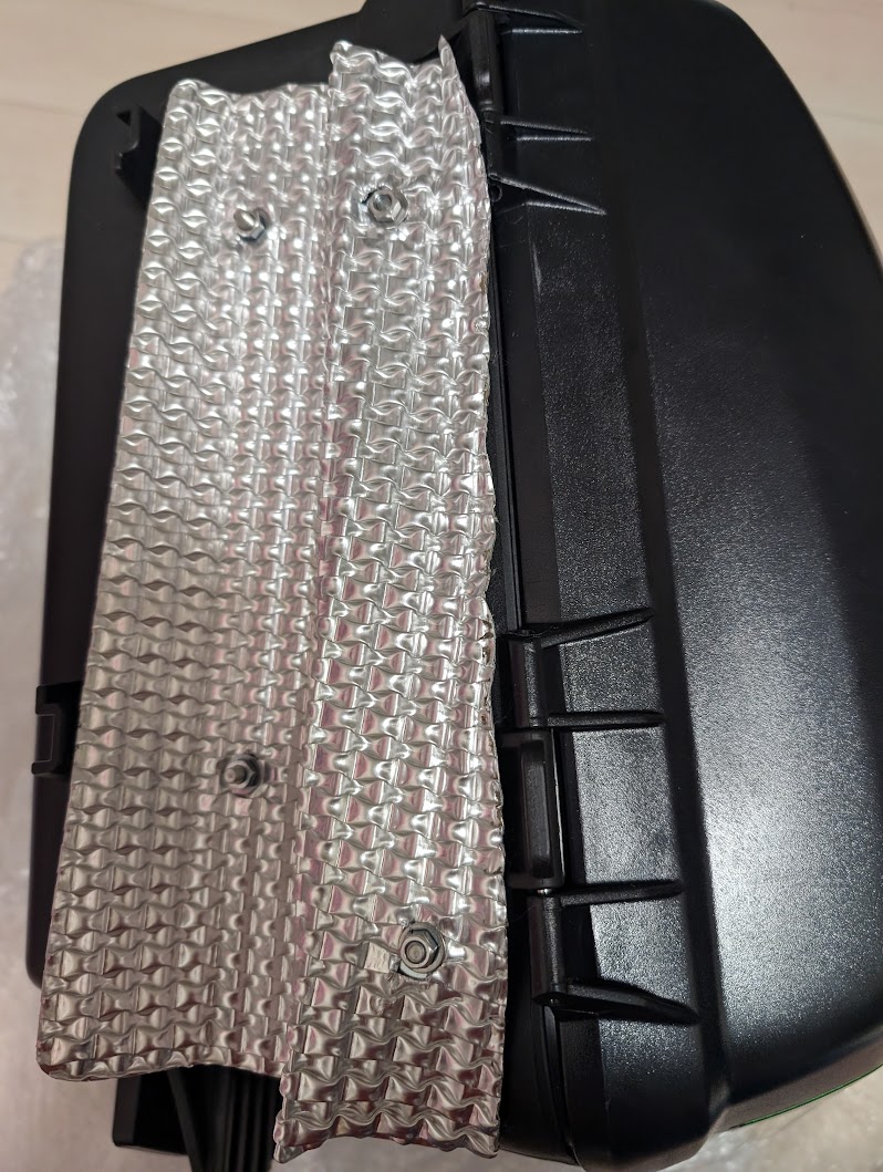 遮熱板固定完了１